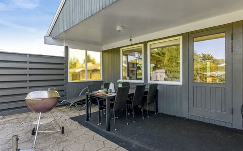 Davida - 400M from the Sea: Græs, Hus, Tag, Hjem, Sommerhus, Busk, Land Lot, Landdistrikt, Stuehus, Bunddække