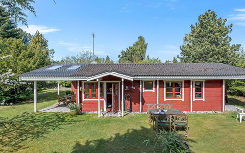 Berit - 700M from the Sea: Træ, Hus, Sommerhus, Hjem, Tag, Landdistrikt, Sidespor, Bjælkehytte, Garden Bygninger, Hårdttræ