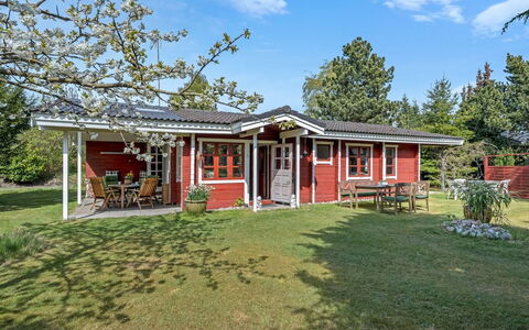 Berit - 700M from the Sea: Træ, Hus, Sommerhus, Hjem, Tag, Landdistrikt, Sidespor, Bjælkehytte, Garden Bygninger, Hårdttræ