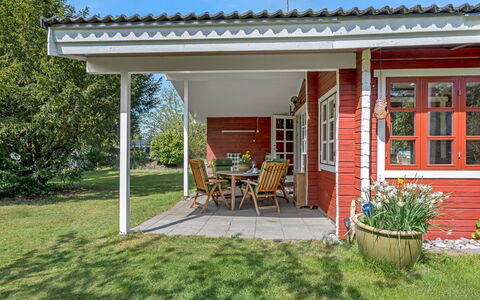 Berit - 700M from the Sea: Træ, Hus, Sommerhus, Hjem, Tag, Landdistrikt, Sidespor, Bjælkehytte, Garden Bygninger, Hårdttræ