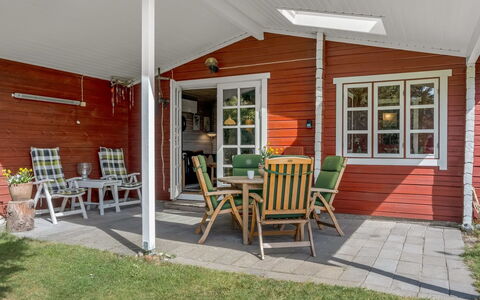 Berit - 700M from the Sea: Træ, Hus, Sommerhus, Hjem, Tag, Landdistrikt, Sidespor, Bjælkehytte, Garden Bygninger, Hårdttræ