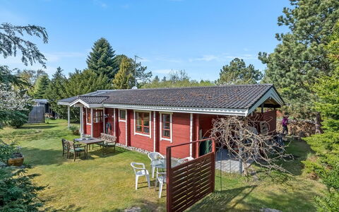 Berit - 700M from the Sea: Træ, Hus, Sommerhus, Hjem, Tag, Landdistrikt, Sidespor, Bjælkehytte, Garden Bygninger, Hårdttræ