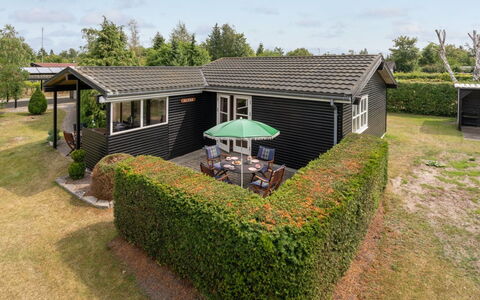 Siem - 650M from the Sea: Hus, Tag, Hjem, Boligområde, Sommerhus, Lawn, Have, Sidespor, Stuehus, Gård