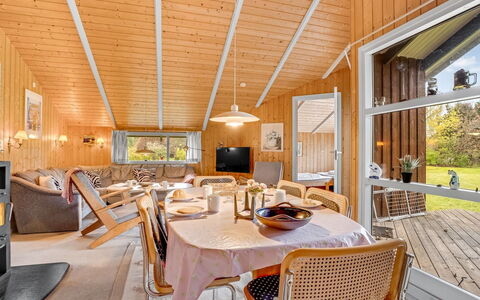 Eeva - 900M from the Sea: Tag, Hus, Land Lot, Hjem, Sommerhus, Estate, Garden Bygninger, Skygge, Bjælkehytte, Landscaping