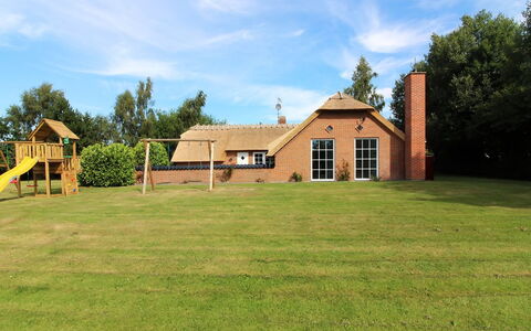 Erra - 250M from the Sea: Træ, Hus, Sommerhus, Hjem, Tag, Landdistrikt, Sidespor, Bjælkehytte, Garden Bygninger, Hårdttræ