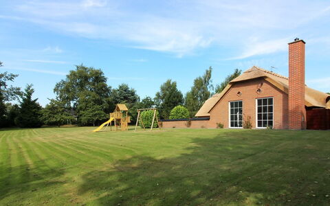 Erra - 250M from the Sea: Træ, Hus, Sommerhus, Hjem, Tag, Landdistrikt, Sidespor, Bjælkehytte, Garden Bygninger, Hårdttræ