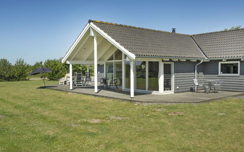 Bolli - 1.1Km from the Sea: Tag, Hjem, Dør, Sommerhus, Skygge, Sidespor, Gård, Estate, Backyard