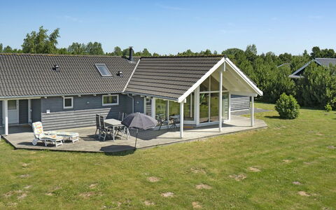 Bolli - 1.1Km from the Sea: Tag, Hjem, Dør, Sommerhus, Skygge, Sidespor, Gård, Estate, Backyard