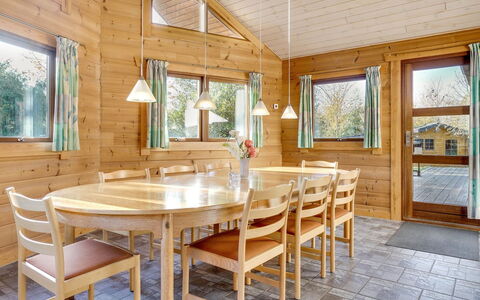 Dora - 180M from the Sea: Boligområde, Tag, Forstad, Indkørsel, Estate, Skorsten