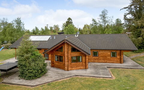 Dora - 180M from the Sea: Boligområde, Tag, Forstad, Indkørsel, Estate, Skorsten