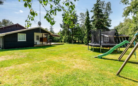 Gabi - 700M from the Sea: Græs, Busk, Hus, Have, Hjem, Sommerhus, Land Lot, Lawn, Bunddække