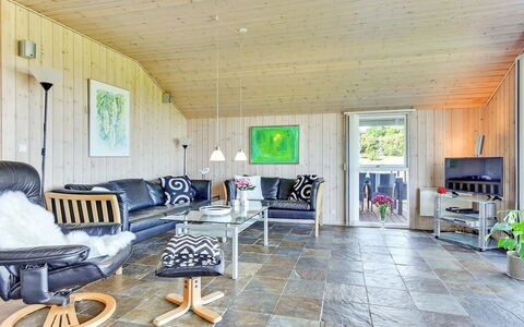 Alexis - 250M from the Sea: Træ, Møbel, Stue, Hjem, Couch, Sommerhus, Loft, Stol, Hårdttræ