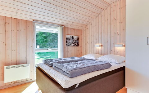 Alexis - 250M from the Sea: Træ, Indretning, Loft, Soveværelse, Værelse, Hårdttræ, Bejdse, Seng, Bed Frame, Sengetøj
