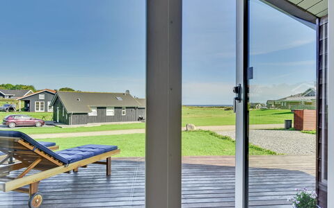 Alexis - 250M from the Sea: Dør, Veranda, Sommerhus, Skygge, Home Dør, Dæk, Estate, Sidespor, Hårdttræ, Stol