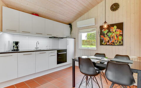 Helga - 100M from the Sea: Hus, Sommerhus, Tag, Garden Bygninger, Skygge, Skur, Backyard, Udendørs Møbler, Gård, Lawn