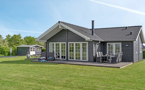 Hathulf - 700M from the Sea: Plantesamfund, Sollys, Urteagtig Plante, Have, Plantation, Landbrug, Farm