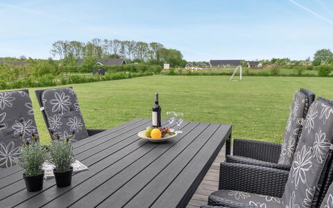 Hathulf - 700M from the Sea: Plantesamfund, Sollys, Urteagtig Plante, Have, Plantation, Landbrug, Farm