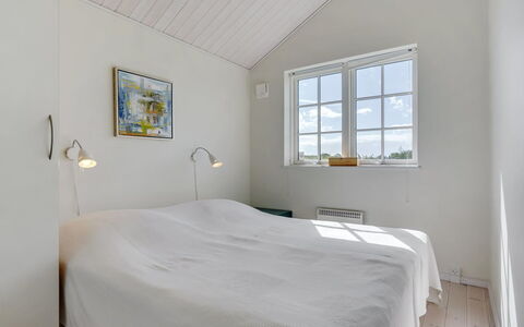 Hathulf - 700M from the Sea: Loft, Indretning, Etage, Gulvbelægning, Hjem, Soveværelse, Seng, Værelse, Lejlighed, Lysarmatur