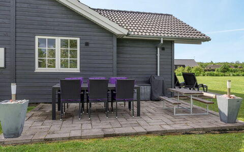 Hathulf - 700M from the Sea: Træ, Sidespor, Hjem, Hus, Sommerhus, Dør, Tag, Veranda, Bunddække, Have