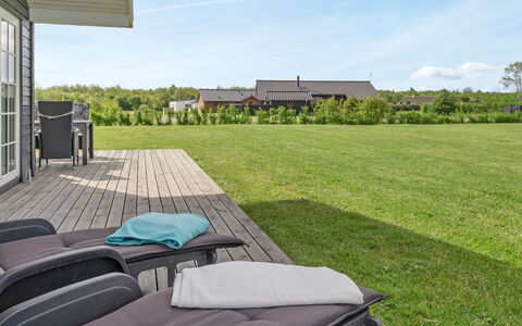 Hathulf - 700M from the Sea: Græs, Land Lot, Lawn, Have, Hjem, Tag, Udendørs Møbler, Bunddække, Skygge