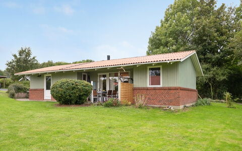 Ingebore - 350M from the Sea: Tag, Hus, Land Lot, Hjem, Sommerhus, Estate, Garden Bygninger, Skygge, Bjælkehytte, Landscaping