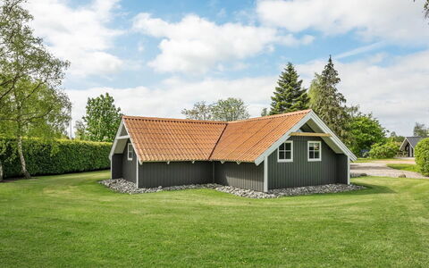 Gidske - 300M from the Sea: Tag, Hjem, Sommerhus, Sidespor, Skygge, Stuehus, Estate, Indkørsel, Garden Bygninger, Gård