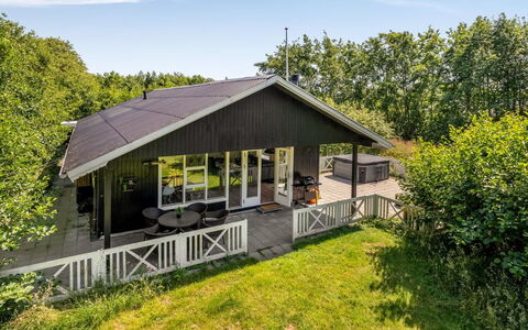 Maik - 1.5Km from the Sea: Tag, Hjem, Sommerhus, Sidespor, Skygge, Stuehus, Estate, Indkørsel, Garden Bygninger, Gård