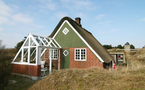 Dordi - 300M from the Sea: Svømmepøl, Udendørs Møbler, Møbel, Udvej, Flise, Eco Hotel, Skygge, Stol, Fritid, Estate