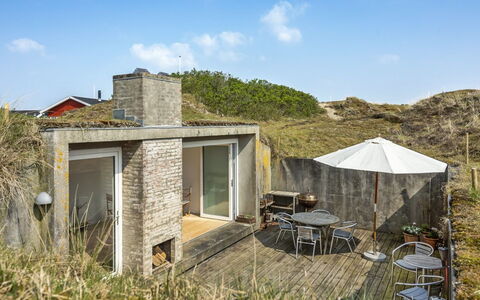 Dordi - 300M from the Sea: Svømmepøl, Udendørs Møbler, Møbel, Udvej, Flise, Eco Hotel, Skygge, Stol, Fritid, Estate