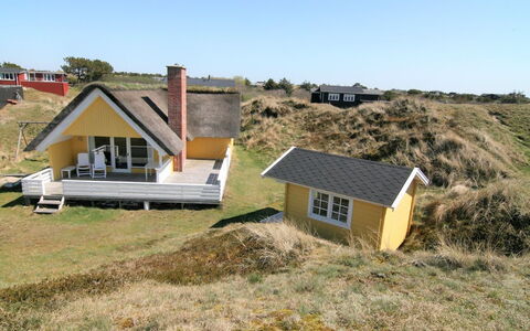 Esa - 500M from the Sea: Busk, Urban Design, Bunddække, Mursten, Lejlighed, Estate, Murværk, Altan, Landscaping