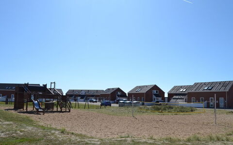 Lorenz - 2.3Km from the Sea: Himmel, Hus, Hjem, Tag, Land Lot, Almindeligt, Landsby, Skygge, Sand