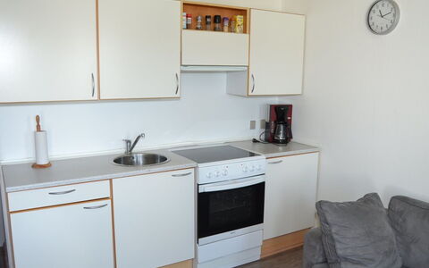 Lorenz - 2.3Km from the Sea: Køkken Apparat, Køkken, Møbel, Gulvbelægning, Countertop, Større Bandage, Træ, Cabinetry, Indretning, Etage