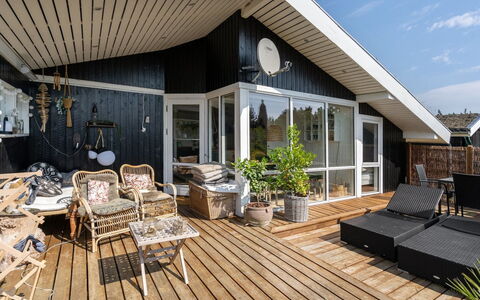 Gilda - 2Km from the Sea: Bygning, Hus, Vindue, Hjem, Tag, Boligområde, Busk, Sommerhus, Land Lot