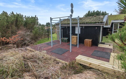 Gilda - 2Km from the Sea: Bygning, Hus, Vindue, Hjem, Tag, Boligområde, Busk, Sommerhus, Land Lot