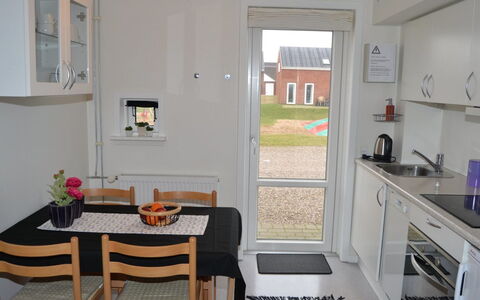 Svava - 2.3Km from the Sea: Gulvbelægning, Køkken, Træ, Etage, Større Bandage, Møbel, Køkken Apparat, Indretning, Countertop, Værelse