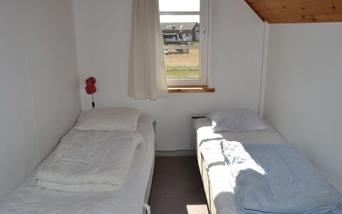 Ester - 2.3Km from the Sea: Træ, Etage, Gulvbelægning, Soveværelse, Seng, Bed Frame, Værelse, Sengetøj, Sengetøj, Hårdttræ