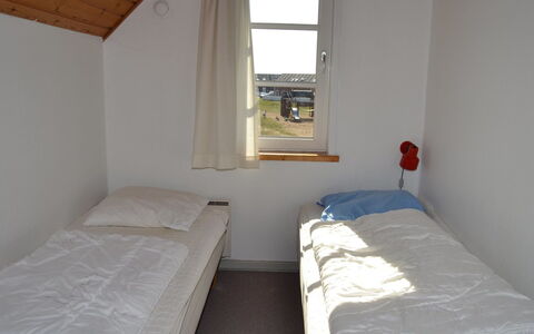 Ester - 2.3Km from the Sea: Væg, Træ, Etage, Soveværelse, Hjem, Seng, Bed Frame, Sengetøj, Sengetøj, Sovesal