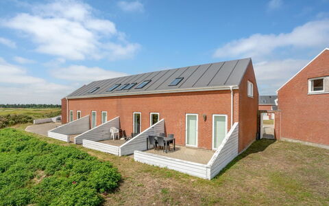 Fotij - 2.3Km from the Sea: Tag, Land Lot, Estate, Murværk, Mursten, Stuehus, Gård, Dagslys, Sidespor