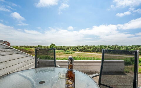 Fotij - 2.3Km from the Sea: Himmel, Horisont, Sky, Almindeligt, Sollys, Udendørs Møbler, Mark, Stol, Prærie, Udendørs Bord