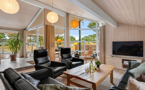 Birgita - 700M from the Sea: Træ, Indretning, Møbel, Gulvbelægning, Couch, Loft, Etage, Stue, Hjem, Hårdttræ
