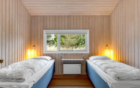 Birgita - 700M from the Sea: Soveværelse, Træ, Seng, Indretning, Loft, Sengetøj, Sengetøj, Etage, Gulvbelægning, Bed Frame
