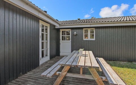 Marja - 1.3Km from the Sea: Tag, Hjem, Sommerhus, Sidespor, Skygge, Stuehus, Estate, Indkørsel, Garden Bygninger, Gård