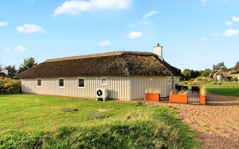 Annalise - 1Km from the Sea: Træ, Sommerhus, Hårdttræ, Planke, Bejdse, Garden Bygninger, Design, Gård, Bjælkehytte, Backyard
