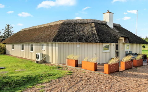 Annalise - 1Km from the Sea: Hus, Tag, Hjem, Sommerhus, Busk, Bunddække, Estate, Stuehus, Sidespor, Garden Bygninger