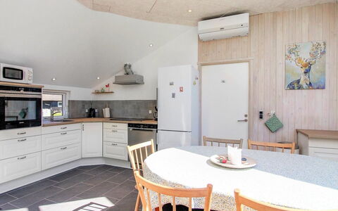 Annalise - 1Km from the Sea: Hus, Tag, Hjem, Sommerhus, Busk, Bunddække, Estate, Stuehus, Sidespor, Garden Bygninger