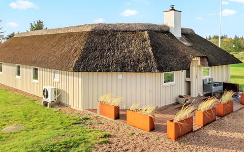 Annalise - 1Km from the Sea: Hus, Tag, Hjem, Sommerhus, Busk, Bunddække, Estate, Stuehus, Sidespor, Garden Bygninger