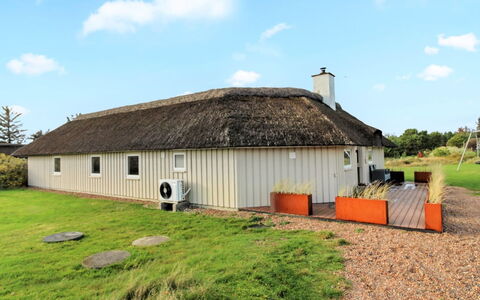 Annalise - 1Km from the Sea: Hus, Tag, Hjem, Sommerhus, Busk, Bunddække, Estate, Stuehus, Sidespor, Garden Bygninger