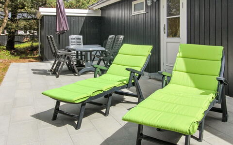 Dika - 1Km from the Sea: Udendørs Møbler, Have, Stol, Design, Hårdttræ, Udendørs Bench, Planke, Armlæn, Liggestol, Backyard