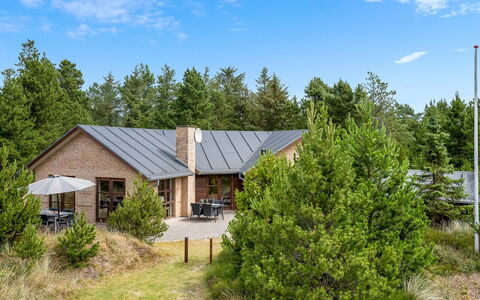 Thormar - 1.5Km from the Sea: Træ, Tag, Arkitektur, Hjem, Hus, Sommerhus, Sidespor, Hårdttræ, Hældning, Estate