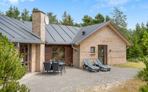 Thormar - 1.5Km from the Sea: Træ, Tag, Arkitektur, Hjem, Hus, Sommerhus, Sidespor, Hårdttræ, Hældning, Estate
